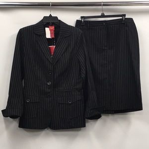 Olsen Women’s 2-piece suit - NWT size 8